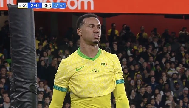 Arsenal injury concern rises as Gabriel Magalhaes leaves field with groin